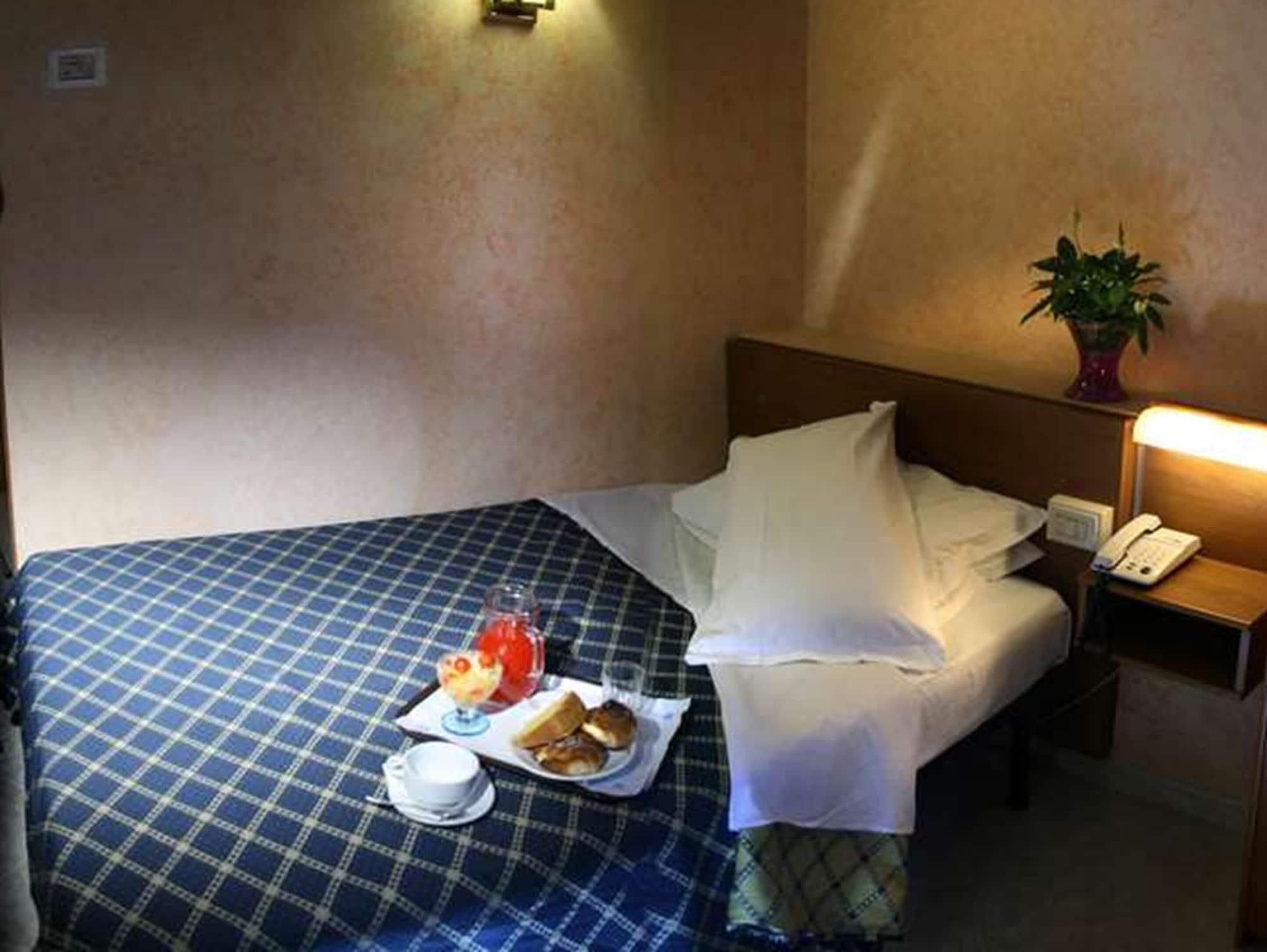 Hotel Salaria Рим Екстериор снимка