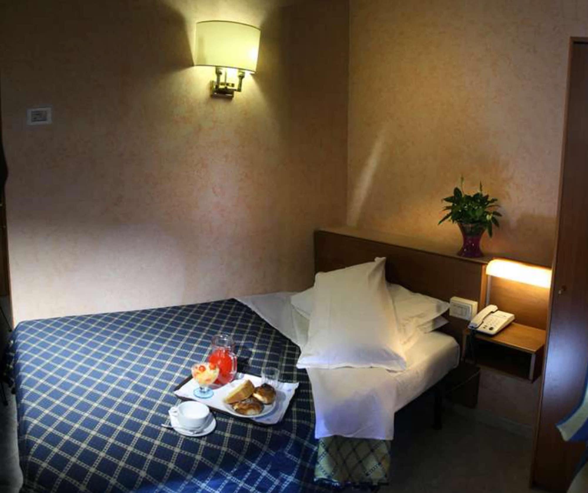 Hotel Salaria Рим Екстериор снимка