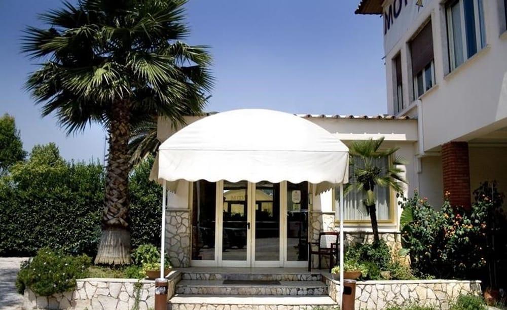 Hotel Salaria Рим Екстериор снимка